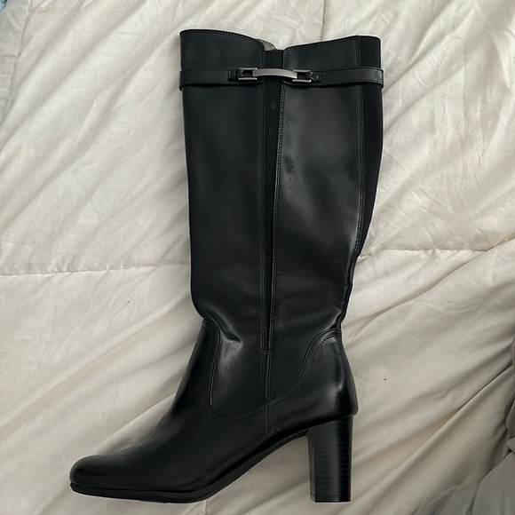 Life Stride Leather just under the knee boots, never worn, with stretch 4 calves - Picture 1 of 5